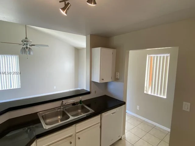 3421 NW 44th St # 206, Oakland Park FL 33309