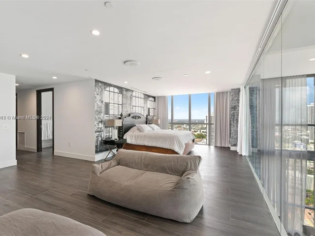 1100 Biscayne Blvd # 3507, Miami FL 33132