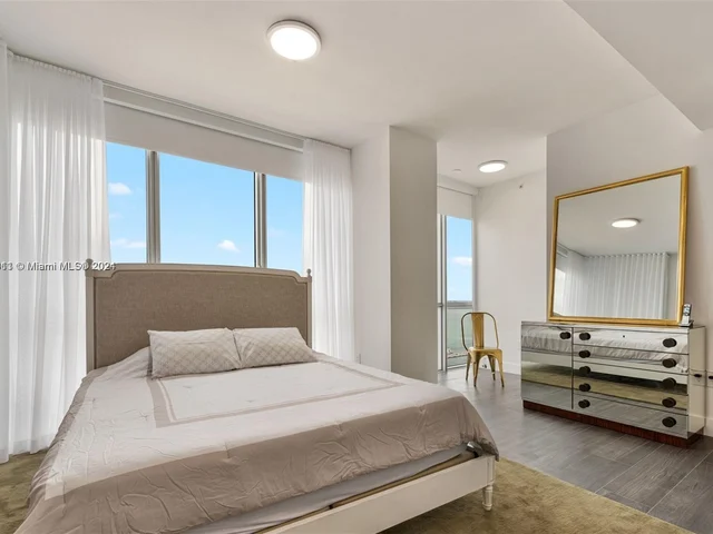 1100 Biscayne Blvd # 3507, Miami FL 33132