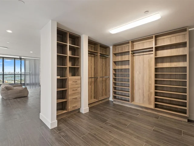 1100 Biscayne Blvd # 3507, Miami FL 33132