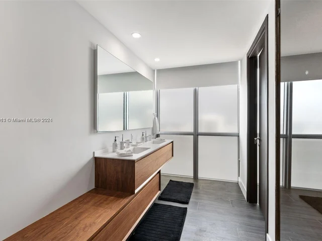 1100 Biscayne Blvd # 3507, Miami FL 33132