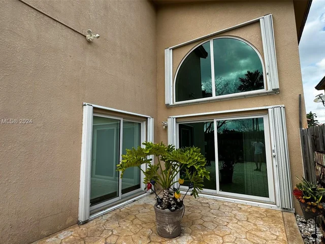 11374 NW 50th Ter, Doral FL 33178