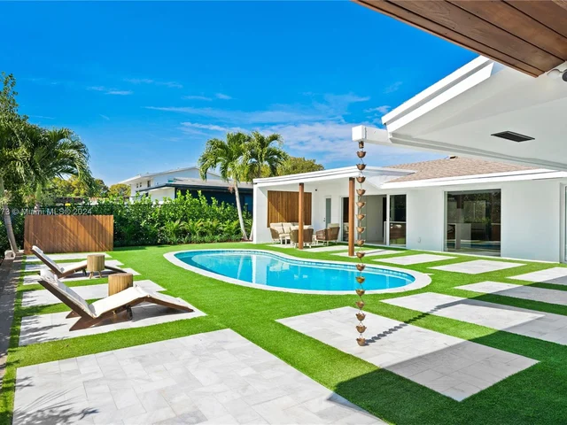 2350 NE 193rd St, Miami FL 33180