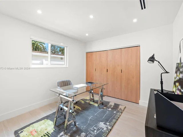 2350 NE 193rd St, Miami FL 33180