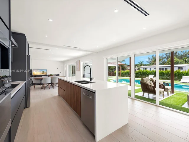 2350 NE 193rd St, Miami FL 33180