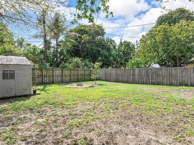 630 NE 130th St, North Miami FL 33161