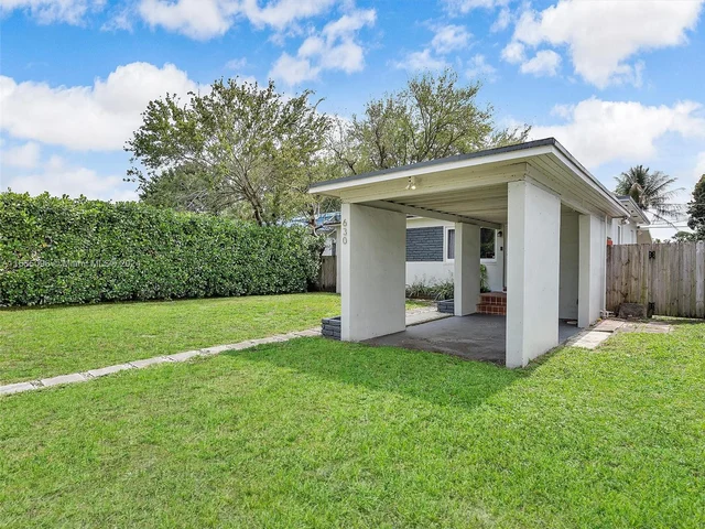 630 NE 130th St, North Miami FL 33161