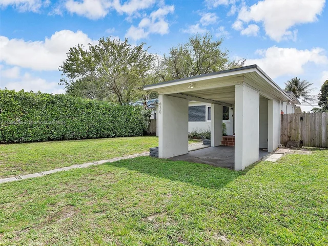 630 NE 130th St, North Miami FL 33161