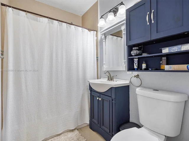 630 NE 130th St, North Miami FL 33161