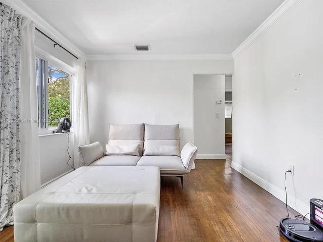 630 NE 130th St, North Miami FL 33161