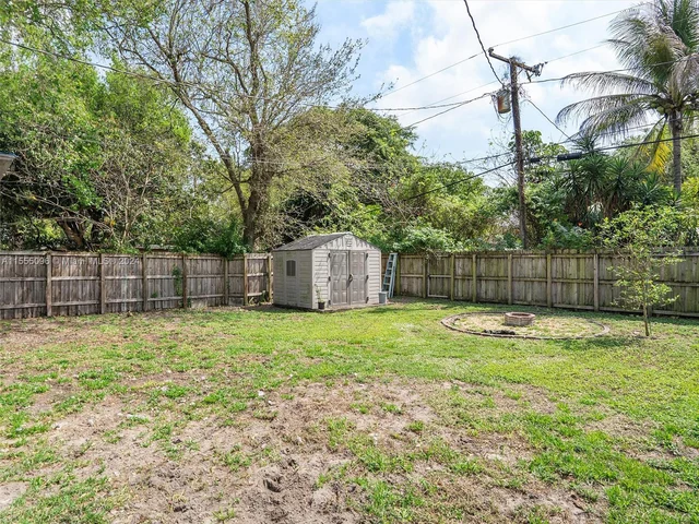 630 NE 130th St, North Miami FL 33161