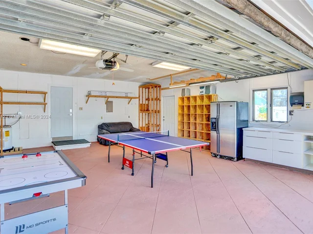 42 SW 12th St, Dania Beach FL 33004