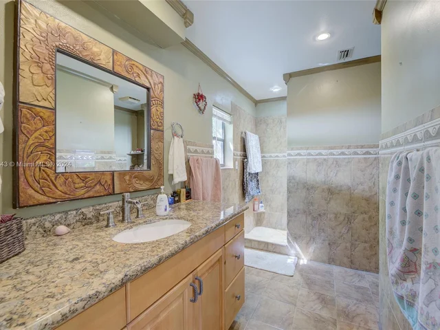 1676 S Goldeneye Ln, Homestead FL 33035