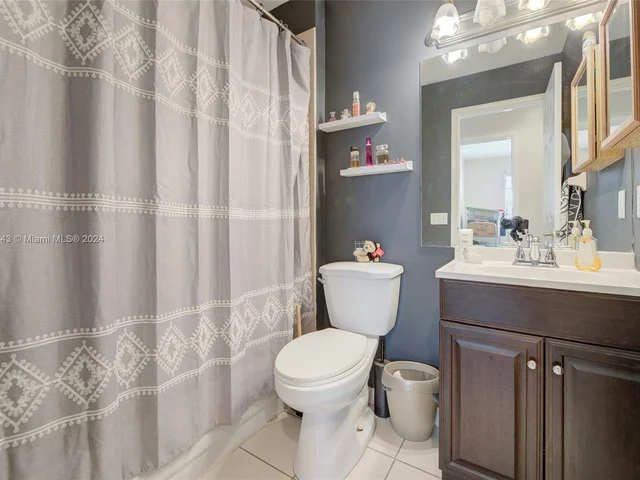 1676 S Goldeneye Ln, Homestead FL 33035