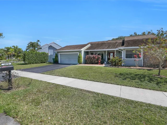1676 S Goldeneye Ln, Homestead FL 33035