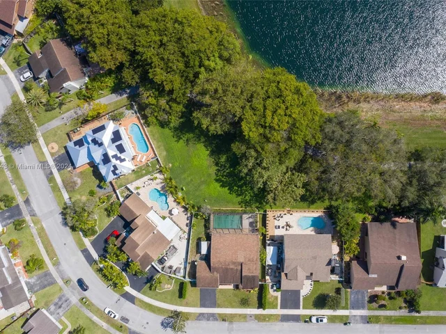 1676 S Goldeneye Ln, Homestead FL 33035