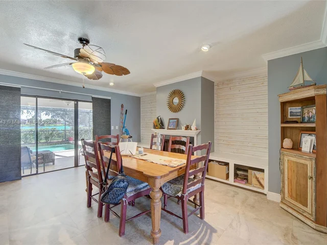 1676 S Goldeneye Ln, Homestead FL 33035