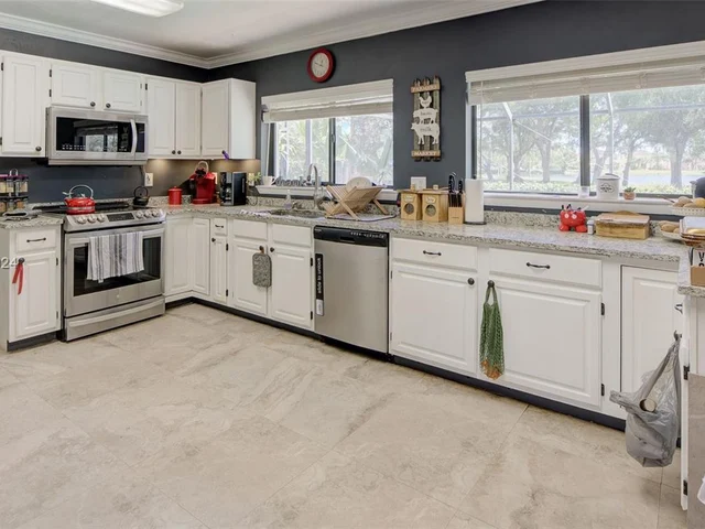 1676 S Goldeneye Ln, Homestead FL 33035