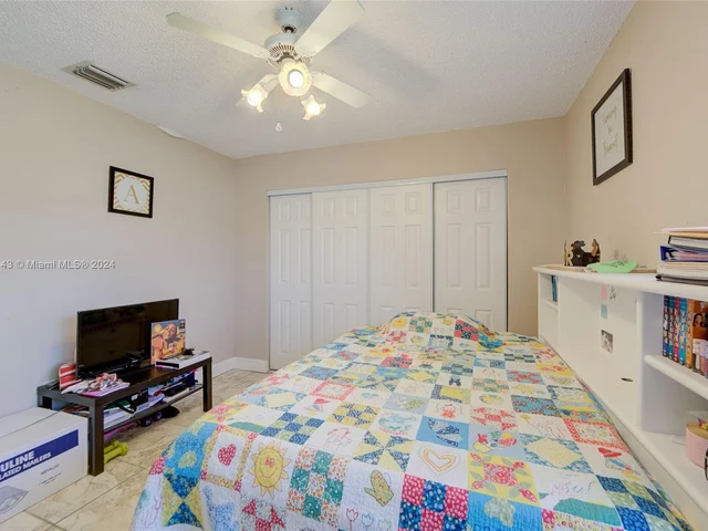 1676 S Goldeneye Ln, Homestead FL 33035