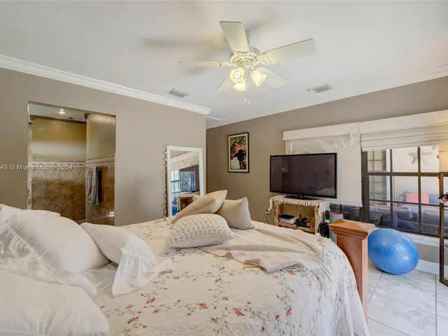 1676 S Goldeneye Ln, Homestead FL 33035