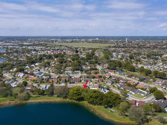 1676 S Goldeneye Ln, Homestead FL 33035