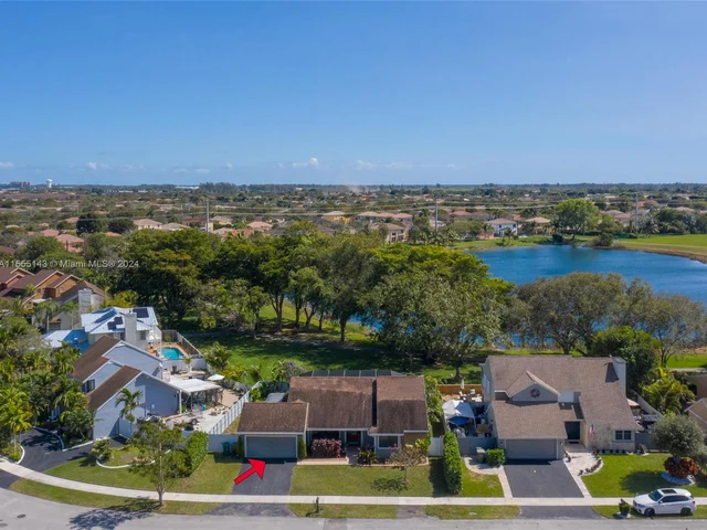 1676 S Goldeneye Ln, Homestead FL 33035