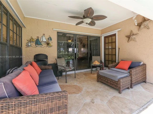 1676 S Goldeneye Ln, Homestead FL 33035