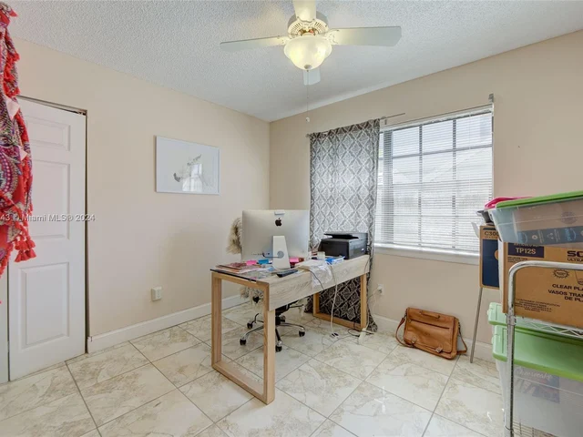 1676 S Goldeneye Ln, Homestead FL 33035