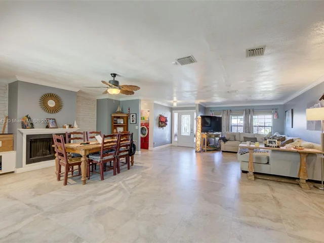 1676 S Goldeneye Ln, Homestead FL 33035