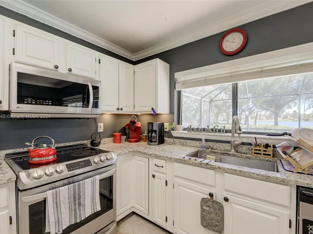 1676 S Goldeneye Ln, Homestead FL 33035