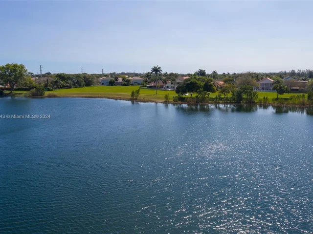 1676 S Goldeneye Ln, Homestead FL 33035