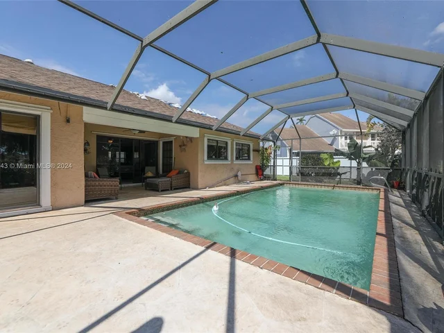 1676 S Goldeneye Ln, Homestead FL 33035