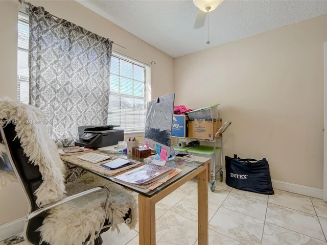 1676 S Goldeneye Ln, Homestead FL 33035