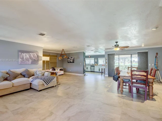 1676 S Goldeneye Ln, Homestead FL 33035