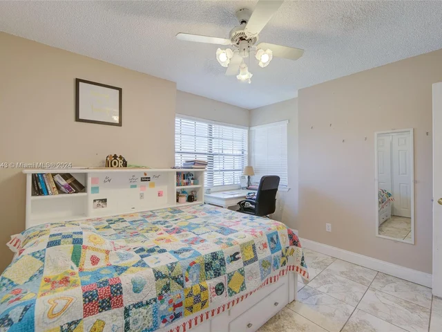 1676 S Goldeneye Ln, Homestead FL 33035