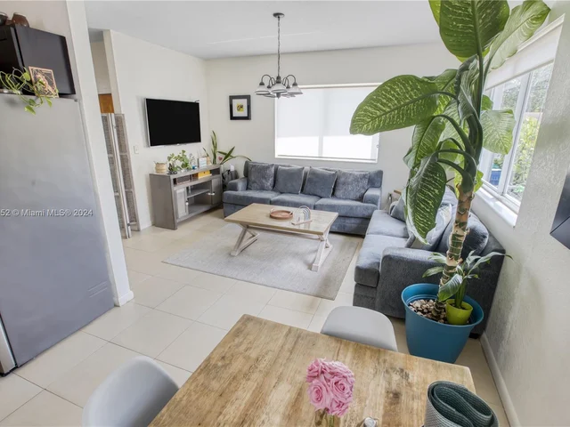 311 NW 95th St, Miami FL 33150