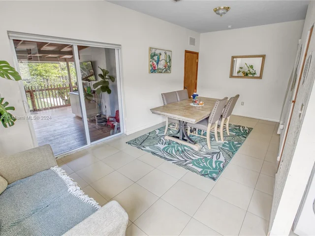 311 NW 95th St, Miami FL 33150