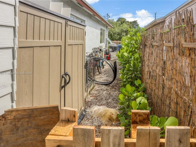 311 NW 95th St, Miami FL 33150