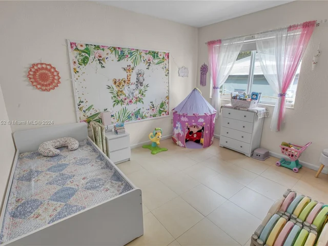 311 NW 95th St, Miami FL 33150