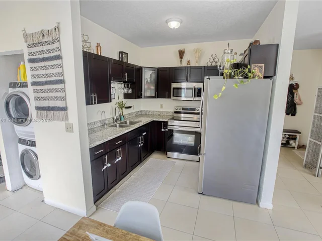 311 NW 95th St, Miami FL 33150