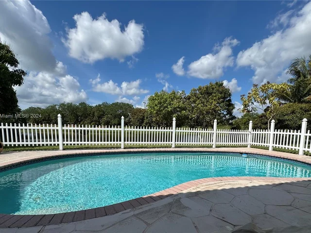 1574 NW 103 Ter, Coral Springs FL 33071