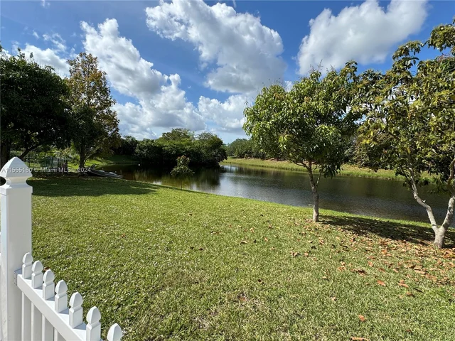 1574 NW 103 Ter, Coral Springs FL 33071