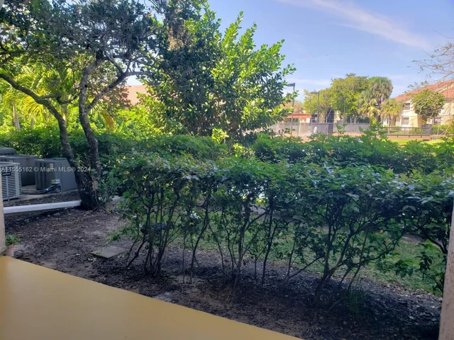 5641 Riverside Dr, Coral Springs FL 33067