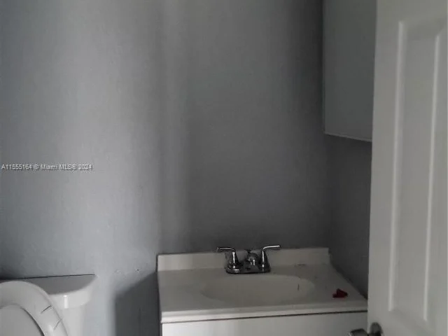 5970 NW 21st St, Lauderhill FL 33313