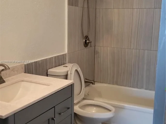 5970 NW 21st St, Lauderhill FL 33313