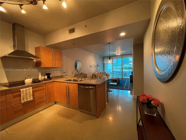 218 SE 14th St # 1404, Miami FL 33131