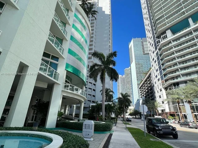 218 SE 14th St # 1404, Miami FL 33131