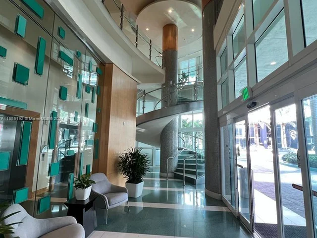 218 SE 14th St # 1404, Miami FL 33131