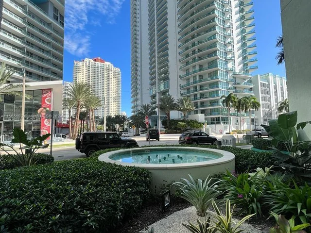 218 SE 14th St # 1404, Miami FL 33131