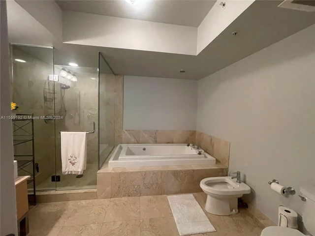 218 SE 14th St # 1404, Miami FL 33131